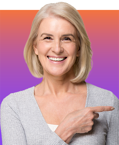 Lächelnde Frau auf farbenfrohem Hintergrund zeigt auf Clean-Share-Fonds